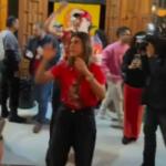Deputada federal mais votada em MS, Camila Jara comemora com apoiadores em comitê