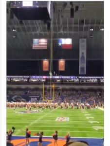 Militar dos EUA morre após cair de rapel em jogo de futebol americano no Texas