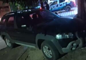 Motorista quebra muro, invade casa no Tijuca e é preso