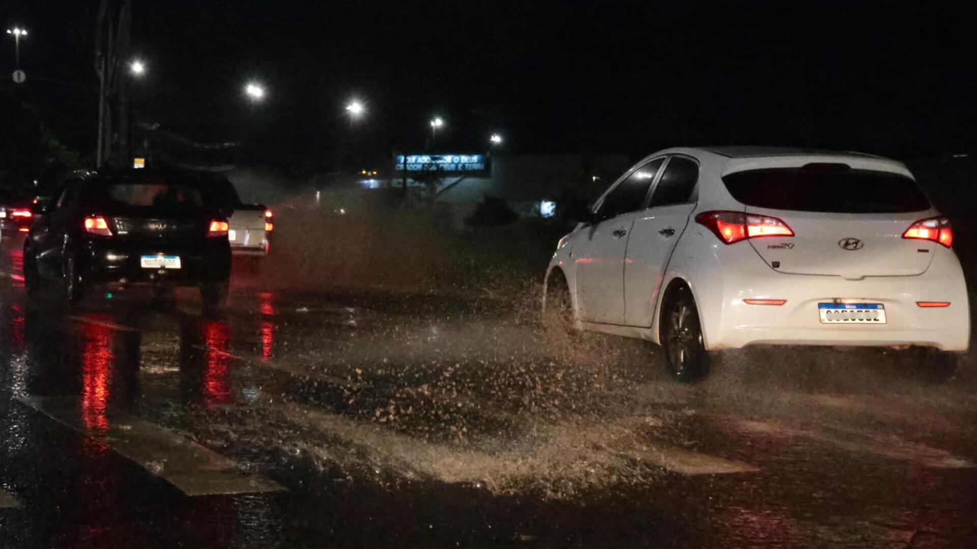 Sob alerta laranja, Campo Grande tem chuvas espaçadas e risco de temporal nas próximas 24h
