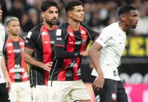 Corinthians tem mais volume, pouco cria, fica no empate com o Vitória e segue colado no Z-4