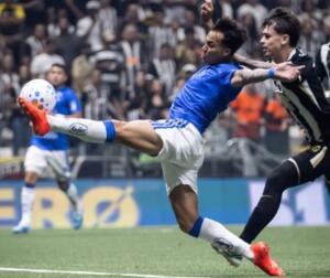 Com gol no início de Kaio Jorge, Cruzeiro derrota o Atlético-MG na Arena MRV pelo Brasileirão