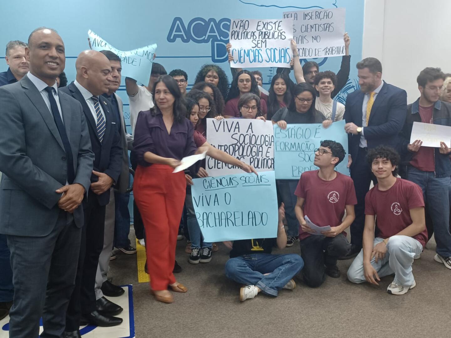 Estudantes de Ciências Sociais pedem melhorias na carreira na Câmara de Campo Grande