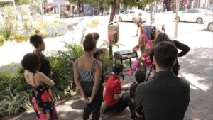 Documentário ‘Coragem’ leva trajetória de professora queer de Campo Grande a Paris