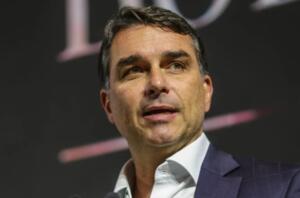 TSE suspende propaganda de Lula que associa Flávio Bolsonaro ao caso Master