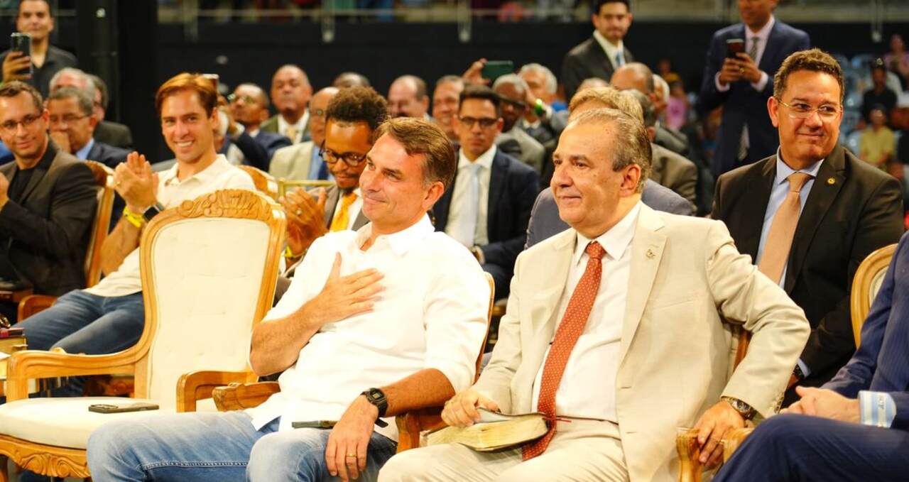 Flávio passa domingo reunido com prefeitos e vereadores de São Paulo