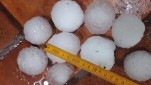 Chuva de granizo causa estragos em Assunção e alerta para previsão de ocorrências no Sul do Brasil