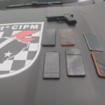 Suspeitos tentam fugir, mas são presos após roubo com simulacro de revólver no Monte Castelo