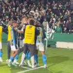Grêmio vence Coritiba, quebra jejum e supera Corinthians na zona de rebaixamento do Brasileirão
