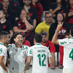 Palmeiras vence Athletico-PR, assume liderança do Brasileirão e ‘torce’ por tropeço do Flamengo