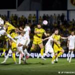 Com um a mais, Mirassol vence e complica Internacional no Brasileirão