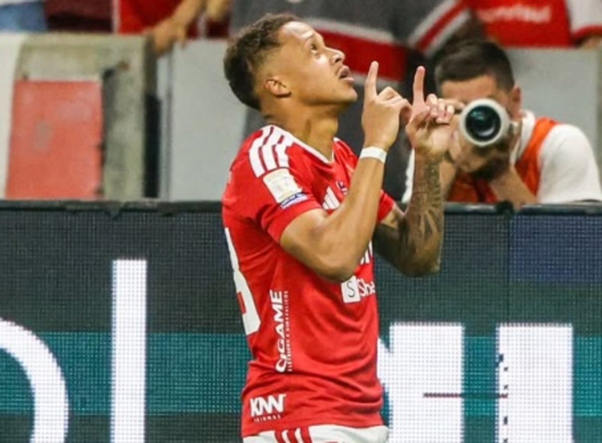 Corinthians acerta 3 bolas na trave, perde do Inter e sofre sétima derrota seguida