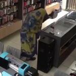 VÍDEO: ‘ladrão fantasma’ é preso após furto em loja de celulares