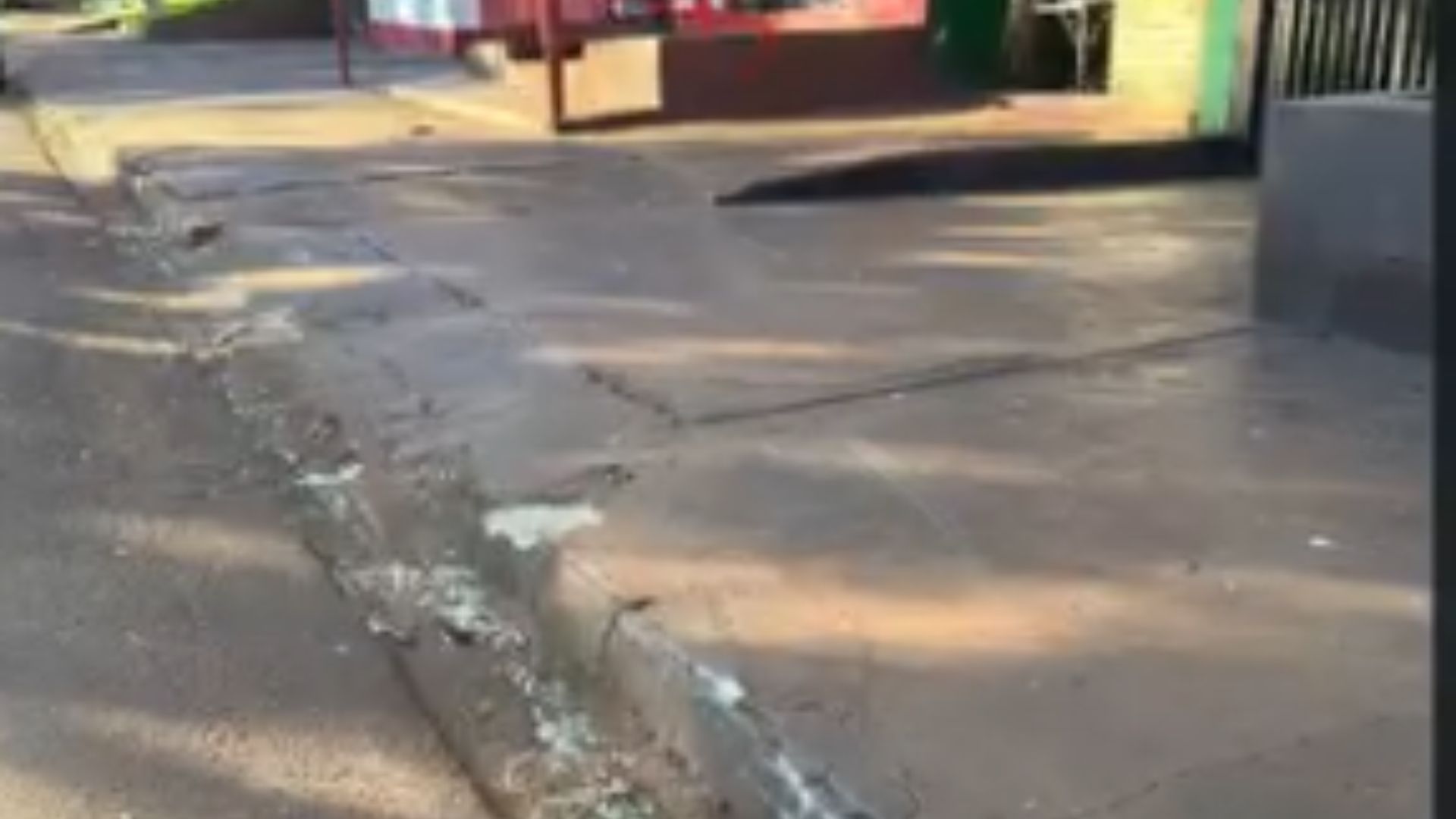 VÍDEO: Motociclista morre após perder o controle da moto ao passar por quebra-molas