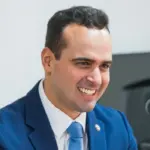 Lucas Ribeiro é reeleito governador da Paraíba no primeiro turno