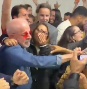 Lula comemora reeleição ao lado de aliados após TSE confirmar vitória