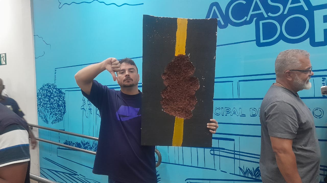 Após princípio de tumulto na Câmara, reunião para explicar tapa-buracos é cancelada - Foto