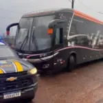 Justiça manda soltar carpinteiro que ateou fogo em ônibus com 13 passageiros na BR-262