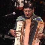Mestre da sanfona, Oswaldinho do Acordeon morre aos 72 anos