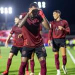 Red Bull Bragantino faz 3 gols em 30 minutos, segura reação do Cruzeiro e encerra jejum