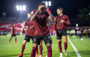 Red Bull Bragantino faz 3 gols em 30 minutos, segura reação do Cruzeiro e encerra jejum