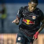 Red Bull Bragantino vence a Chapecoense por 3 a 0 e se afasta da zoina de rebaixamento