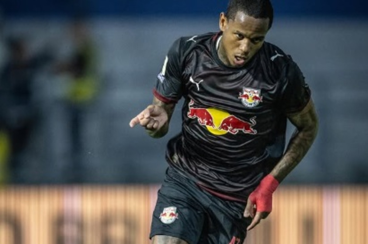 Red Bull Bragantino vence a Chapecoense por 3 a 0 e se afasta da zoina de rebaixamento