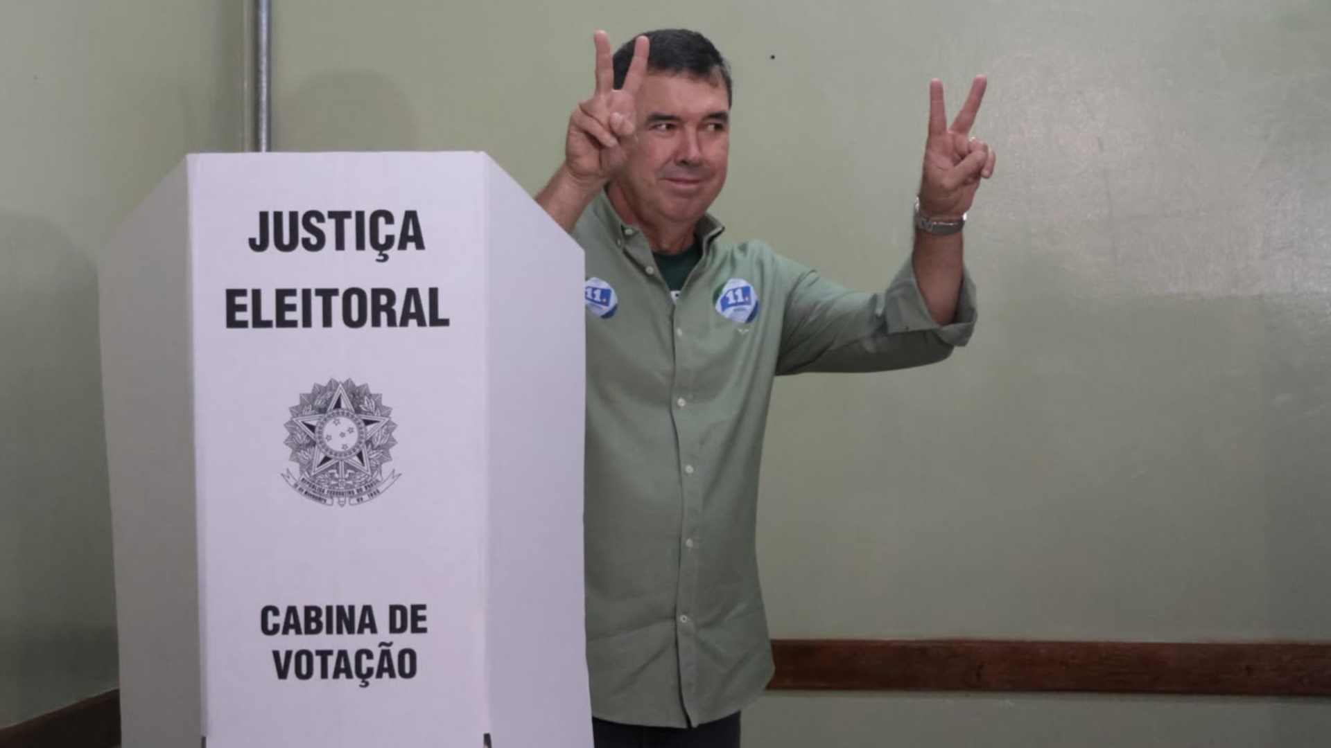 Ao votar, Eduardo Riedel adota cautela e avalia que fez campanha ‘limpa e propositiva’