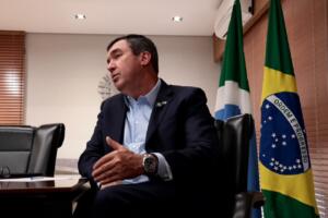 VÍDEO: Reeleito, Riedel não descarta mudanças no secretariado para 2027