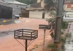 Lagoa de contenção rompe novamente no Água Limpa Park devido à chuva constante