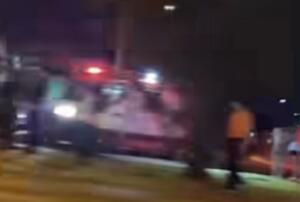 Acidente entre motocicleta e bicicleta deixa mulher com fratura nas duas pernas