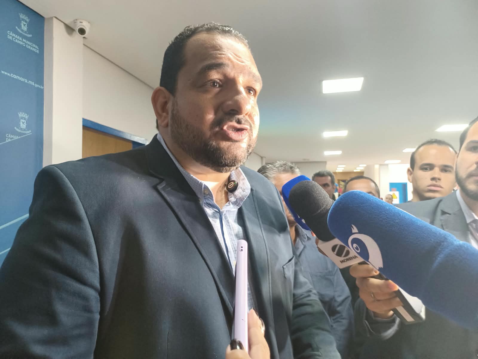Secretário de obras diz ser ‘inadmissível’ confusão que causou expulsão de líder da Câmara