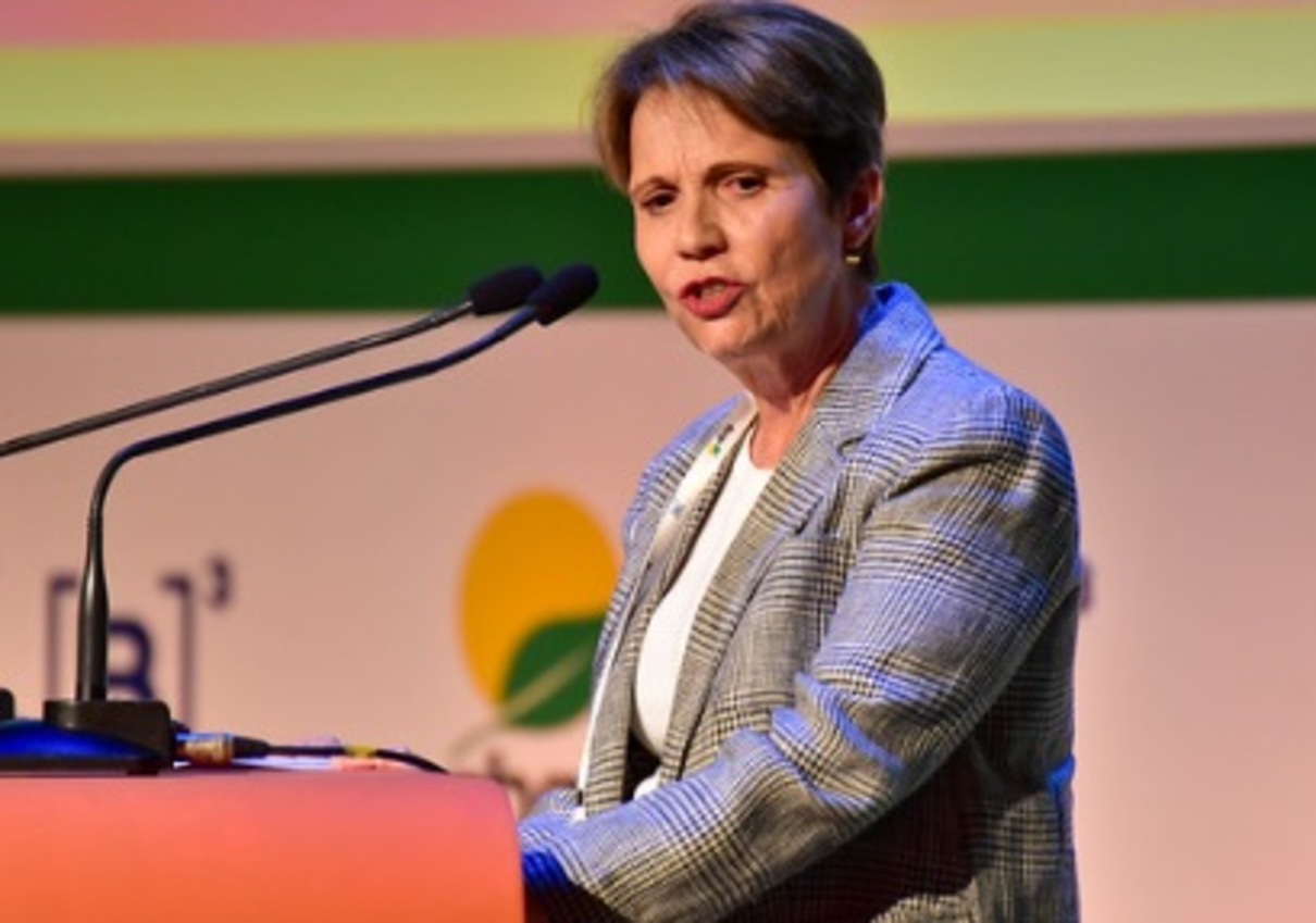 Tereza Cristina reconhece vitória de Lula após carta golpista e fuga de Flávio