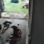 VÍDEO: Dupla executa rapaz com mais de 20 tiros e sai empurrando moto em Campo Grande