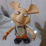 Boneco dos anos 70 é brinquedo valioso que campo-grandense guarda com afeto: ‘Não quis doar’
