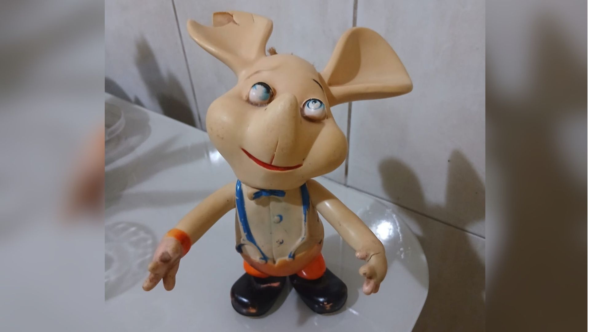 Boneco dos anos 70 é brinquedo valioso que campo-grandense guarda com afeto: ‘Não quis doar’