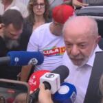 Ao lado de Alckmin e apoiadores, Lula vota em São Bernardo do Campo