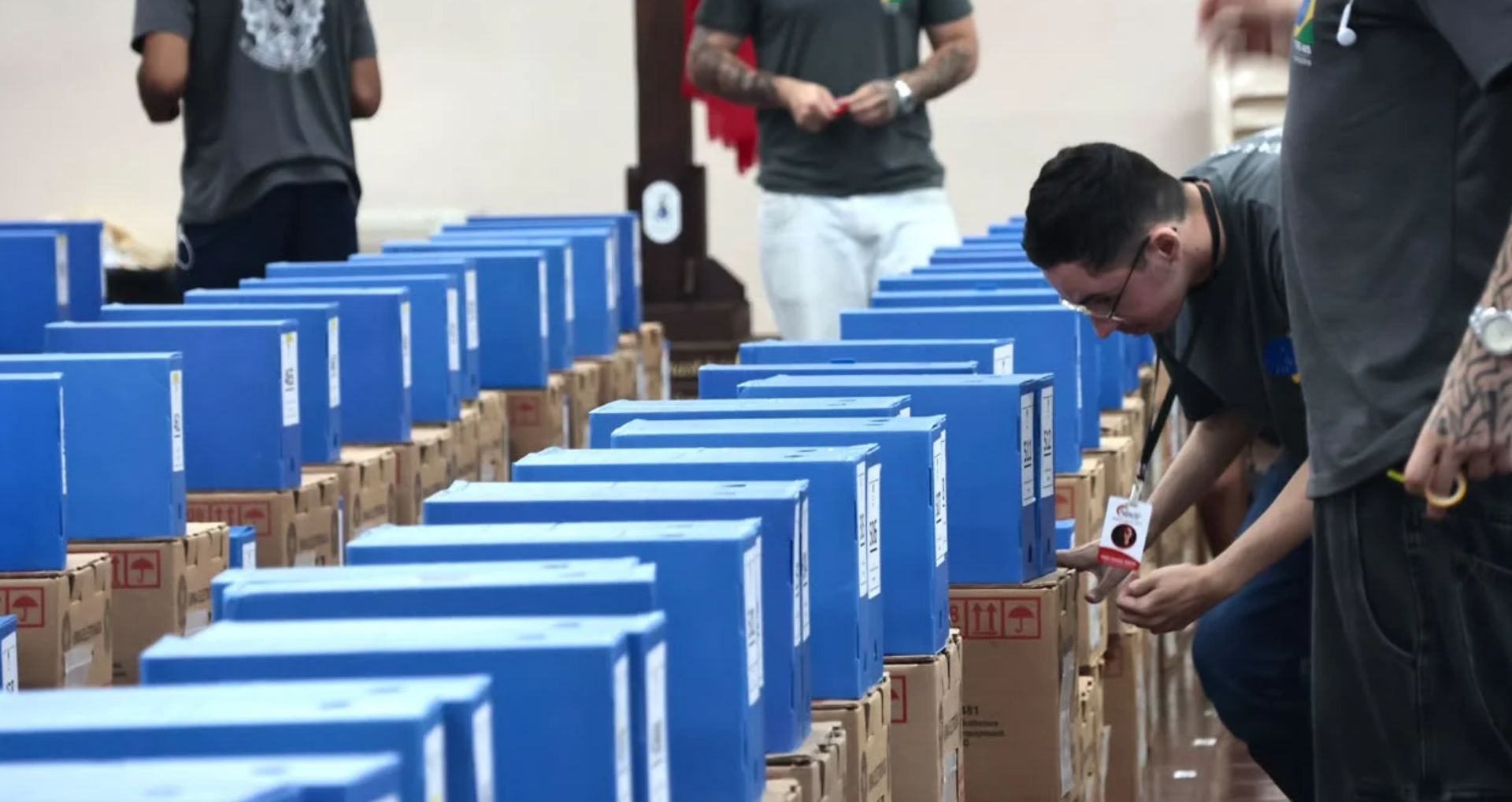TRE-MS inicia distribuição de urnas para 2º turno em Campo Grande